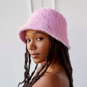 UO Juno bucket hat 🌸💗 BABY PINK